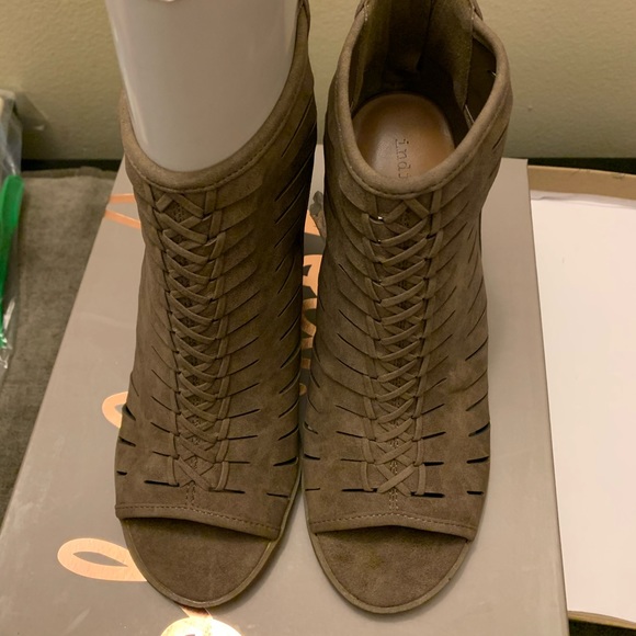 Heels - Picture 1 of 5